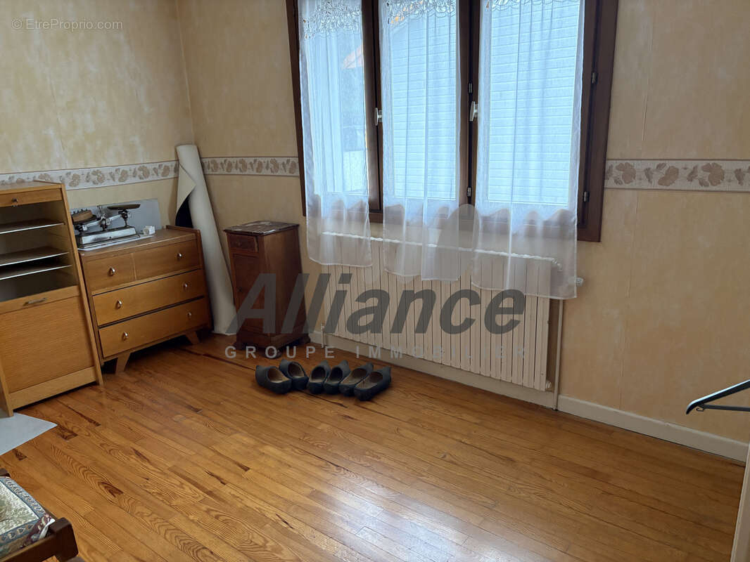 Maison  de  type  f5  sur  rez  de  jardin  a  la  longine - photo 11