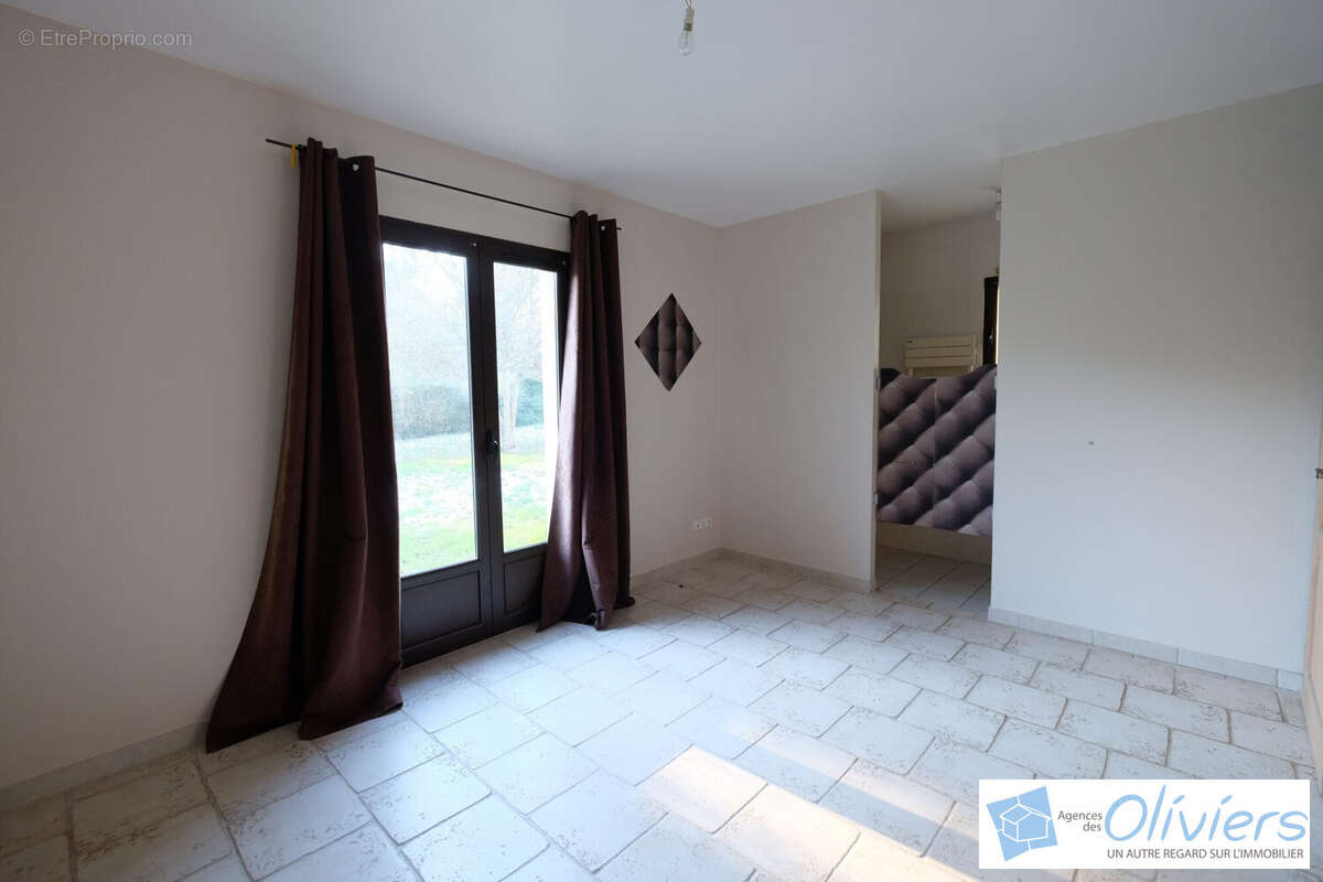 Maison à DAMPIERRE-EN-YVELINES