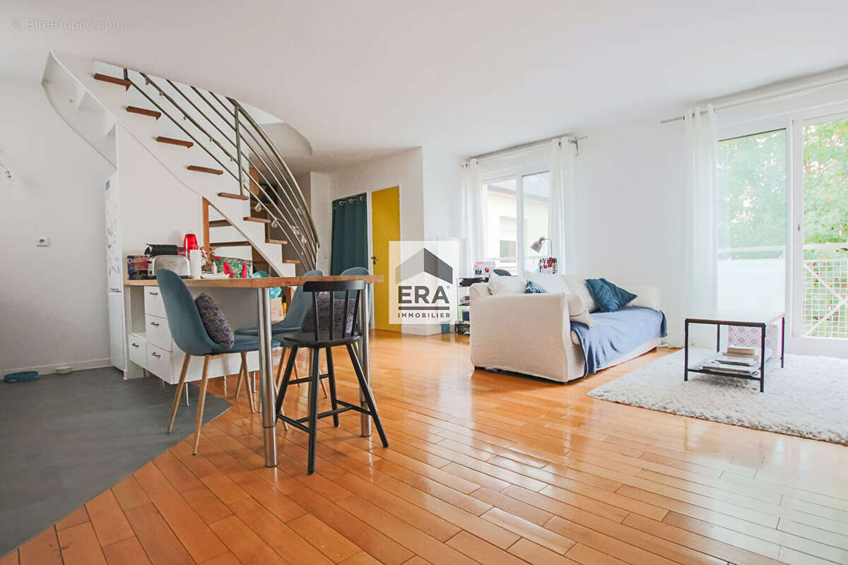 Appartement à LA GARENNE-COLOMBES