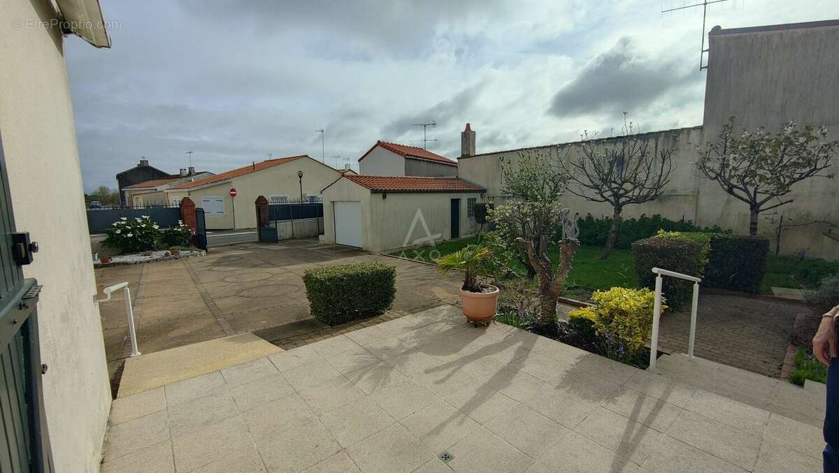 Maison à NIEUL-LE-DOLENT