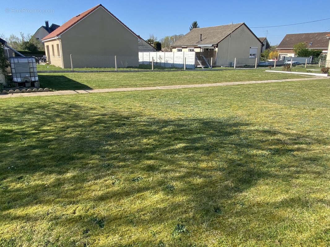 Terrain à LES DAMPS