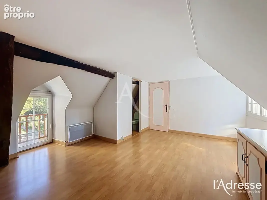 Maison de bourg à vendre à Truyes. - photo 7