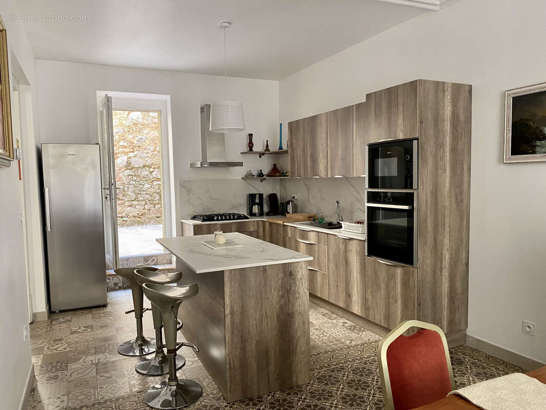 Maison à MONTOULIERS