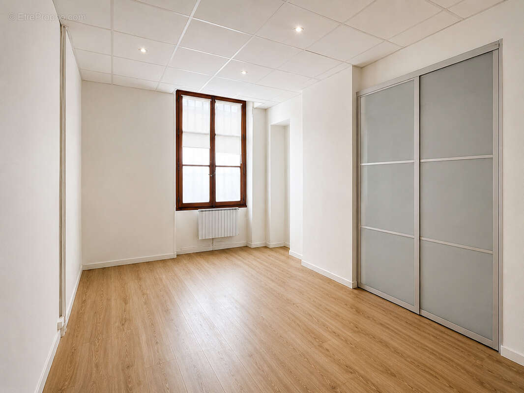 Aix-en-Provence Centre   Local professionnel 71,71 m2 à vendre  Emplacement premium - photo 3
