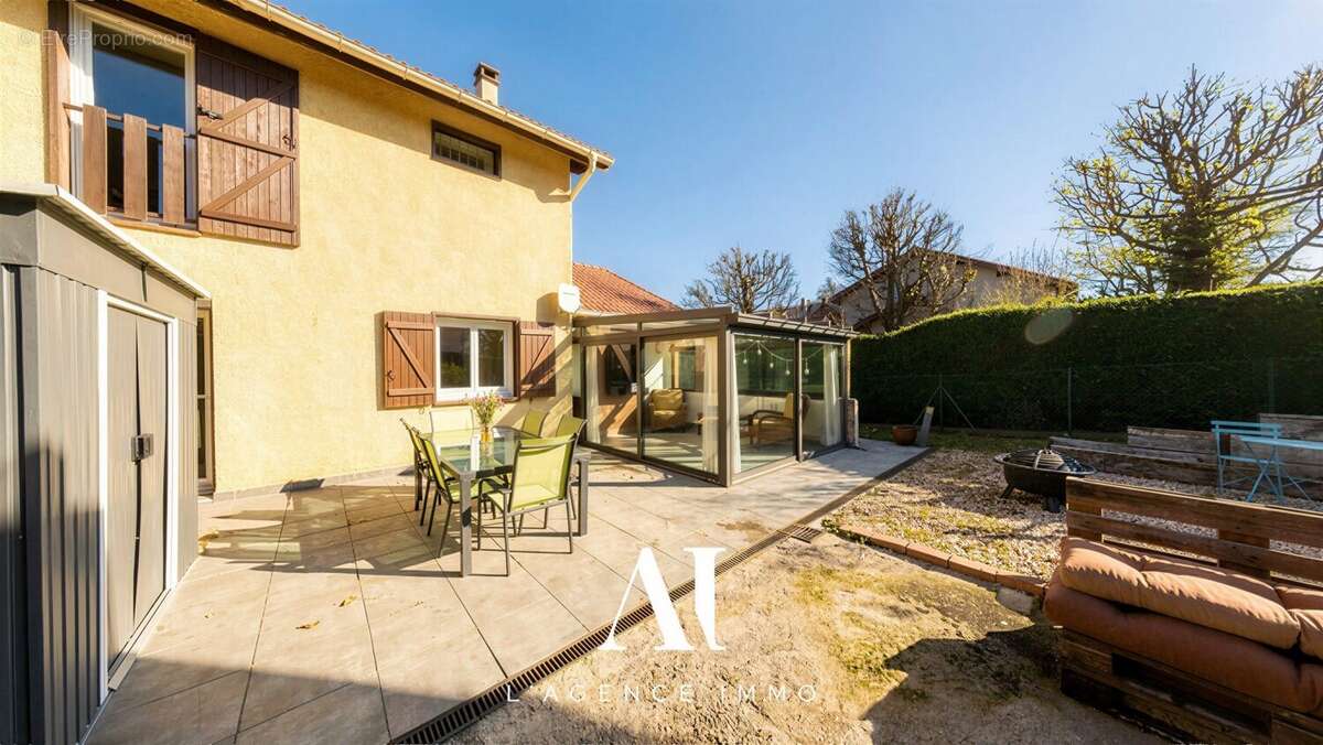 Maison à SAINT-GENIS-POUILLY