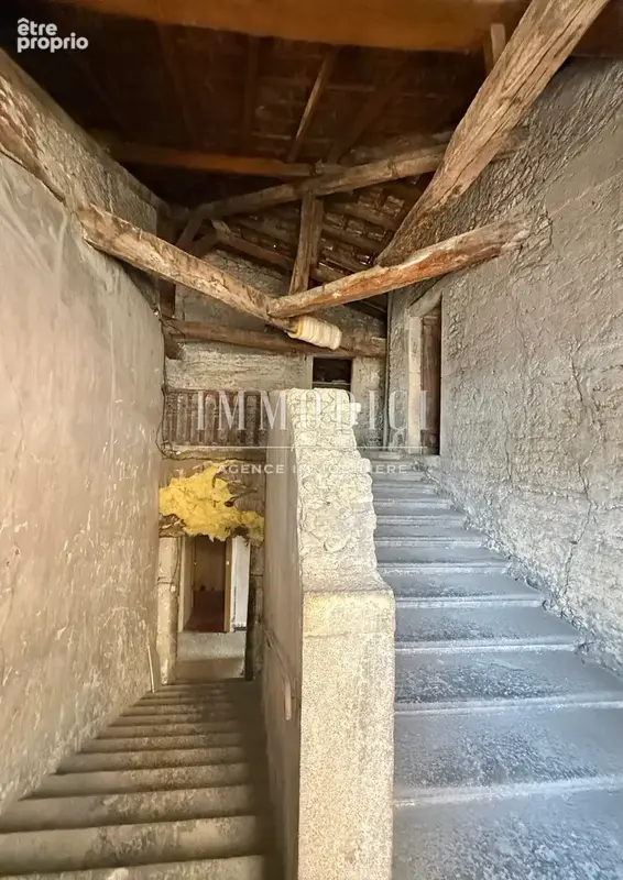 Demeure de caractère du XVIIᵉ siècle de 340 m2 avec cour et beau potentiel - photo 19
