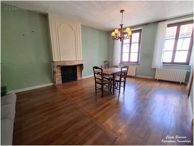 Maison à NEUFCHATEAU