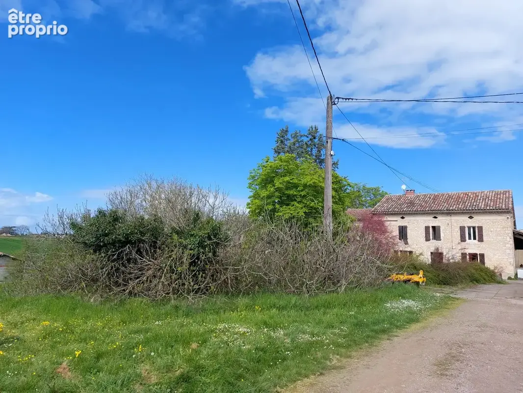 Maison en pierre à renover avec dependances et terrain de 2.5 ha attenant - photo 6