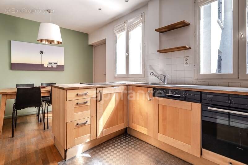 Appartement à PARIS-1E