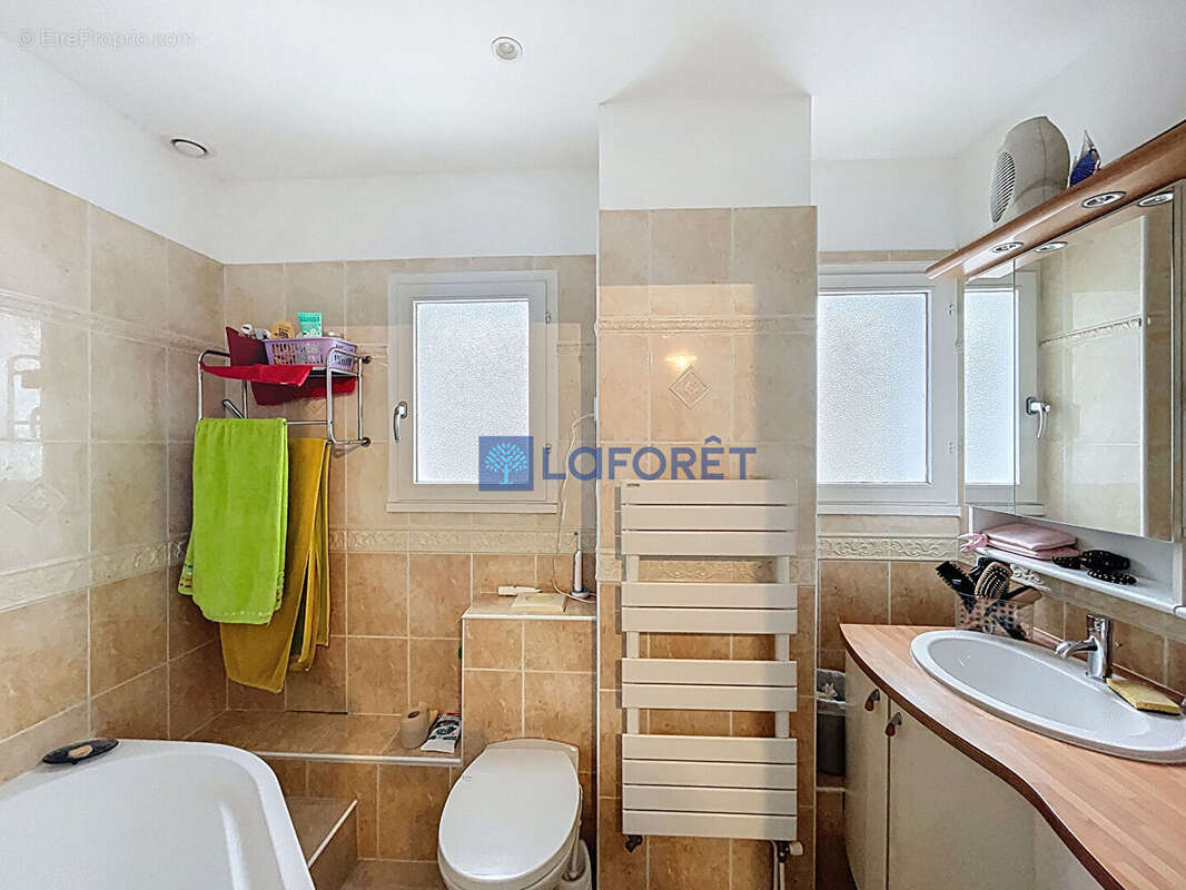 Maison à SAINT-PIERRE-DU-PERRAY