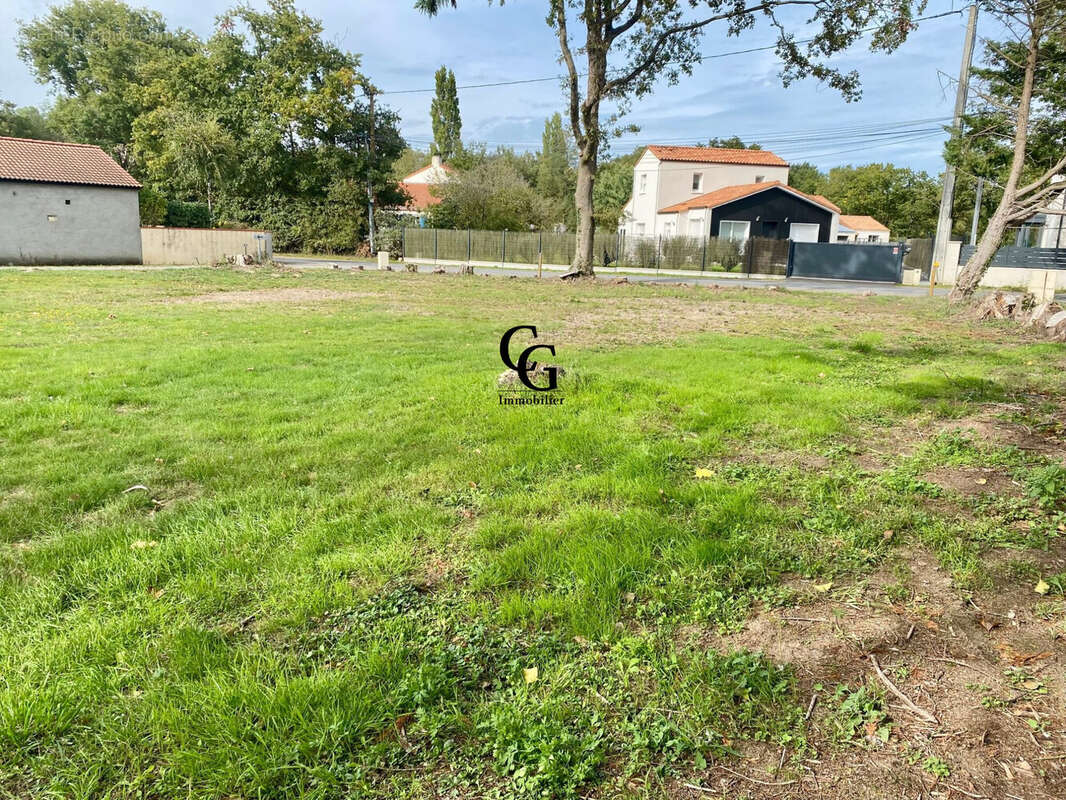 Terrain à LA CHEVROLIERE