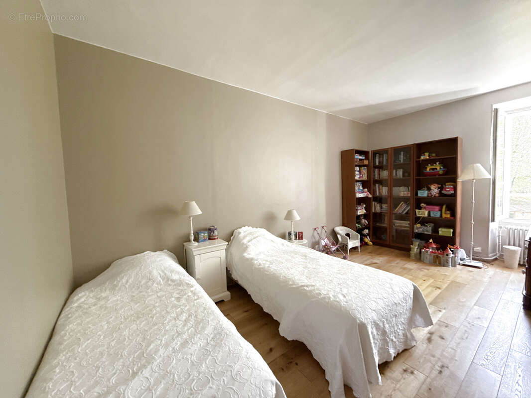 Maison à VULAINES-SUR-SEINE