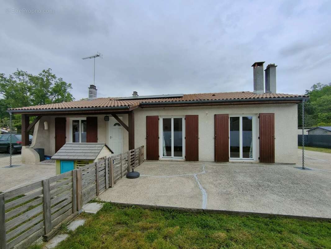 Maison à SAINT-MICHEL-DE-RIEUFRET