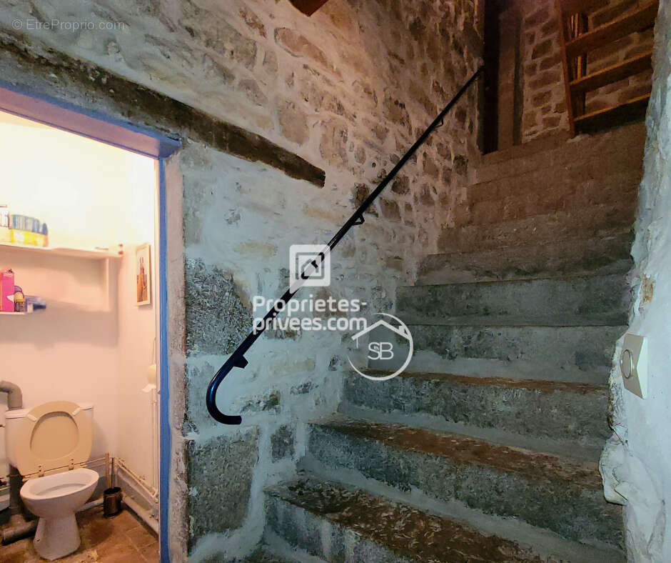 Maison à BERRIAS-ET-CASTELJAU