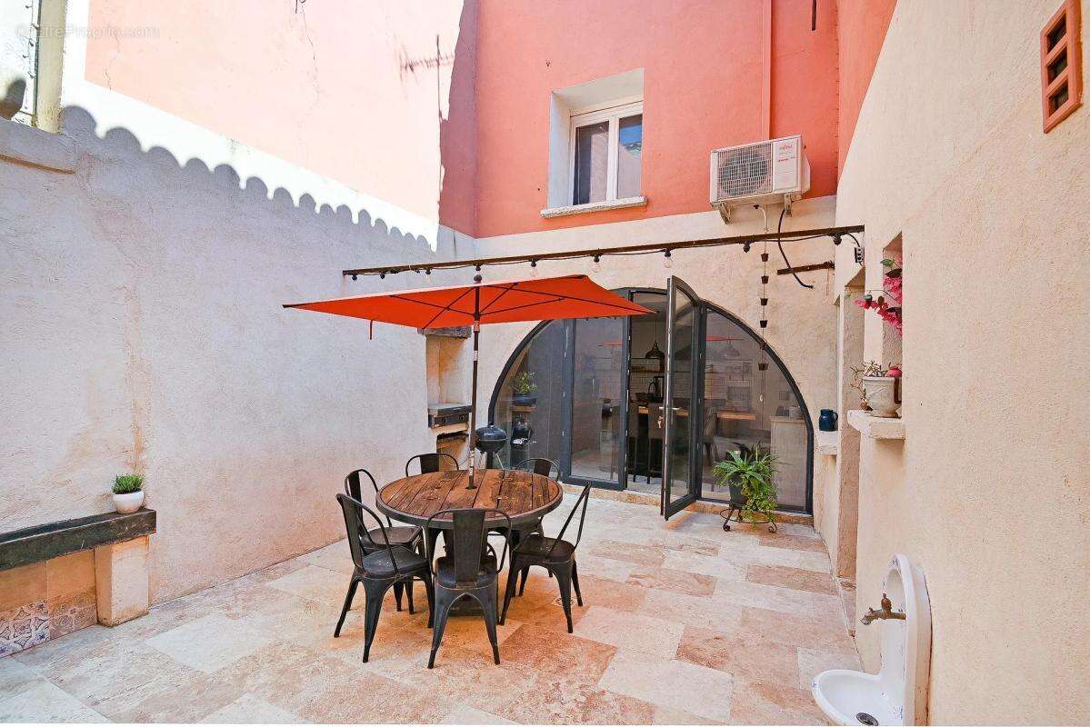 Maison de 5 pièces de 114 m² à Redessan - photo 2