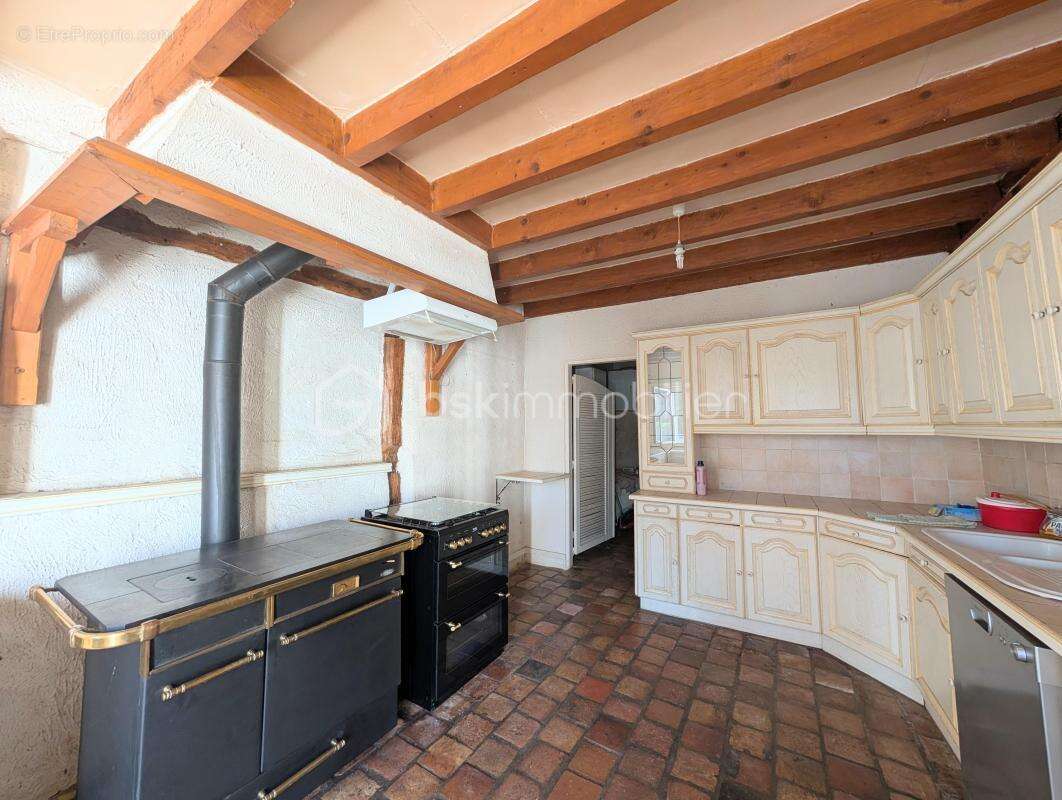 Charme & Authenticité : Magnifique Longère de 184 m² sur 880 m² de terrain - photo 5