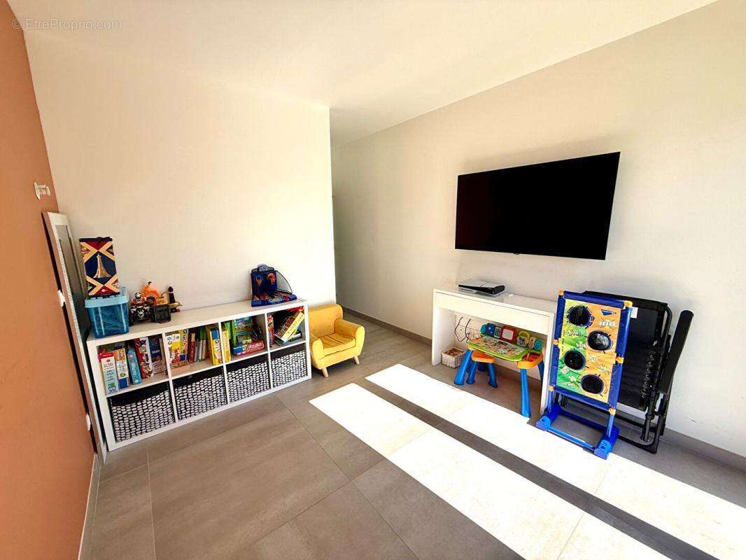 Maison à SAINT-CHAMAS