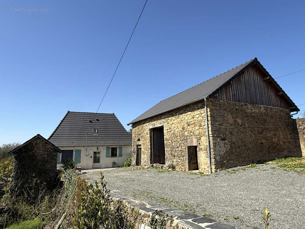 Propriete avec dependances et 11 ha de terrain - photo 39