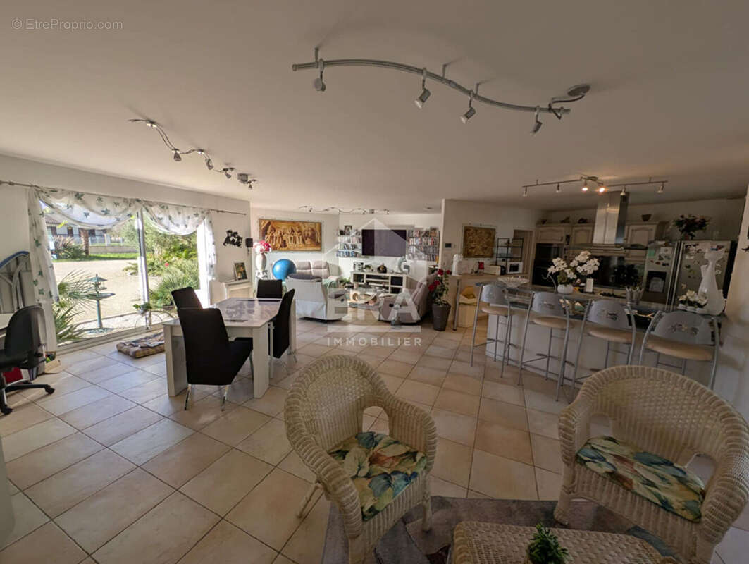 Maison à SAINT-FRONT-DE-PRADOUX