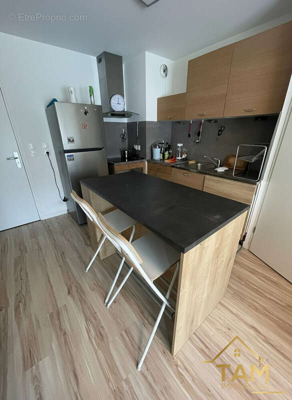 Appartement 38 m² à Saint-Cyr-L'ecole  - photo 2