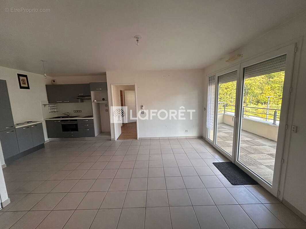 Appartement à EMERAINVILLE