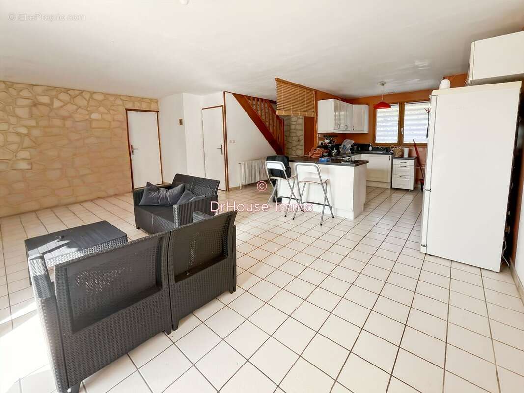 Maison à VAUX-LE-PENIL