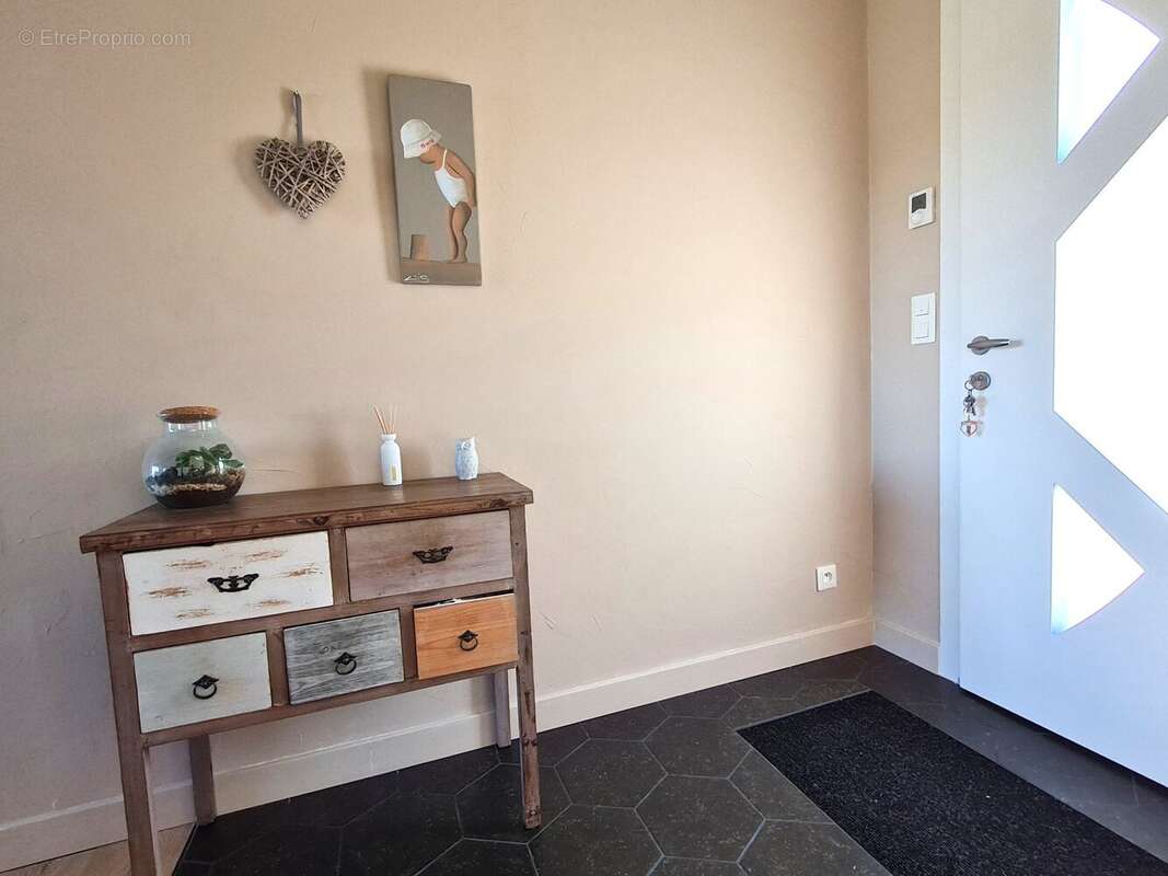 Maison 111 m² à Sainte-Soulle  - photo 4