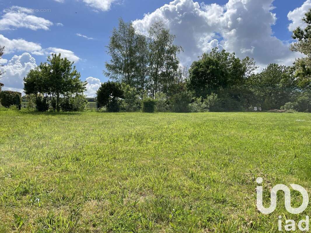 Terrain 830 m² à Marigny  - photo 2