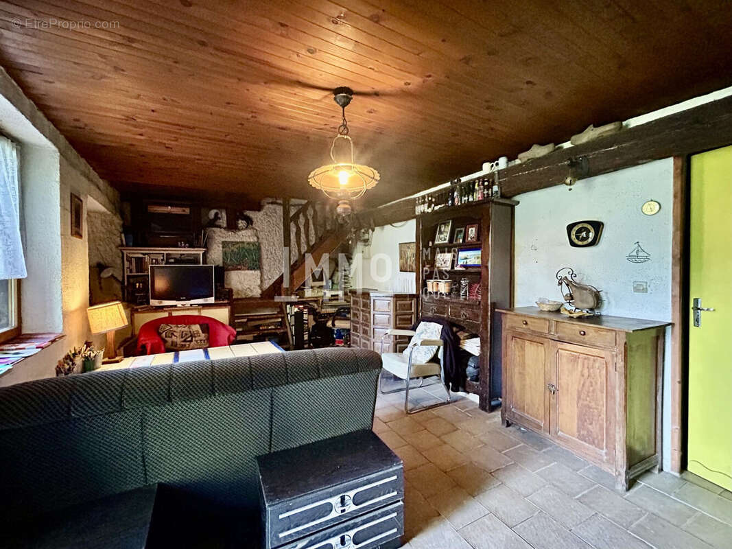 Maison à LES CHAPELLES