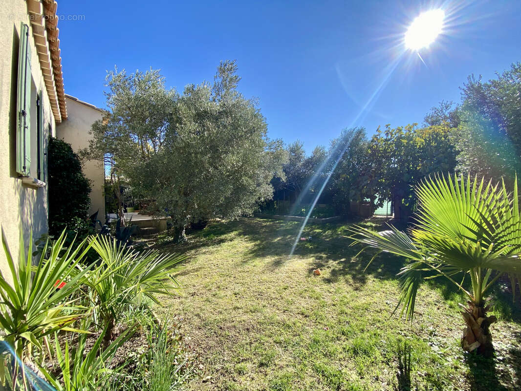 Maison à SAINTE-CECILE-LES-VIGNES