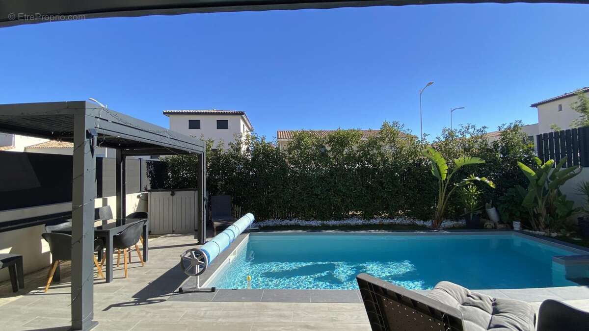 Maison à NISSAN-LEZ-ENSERUNE