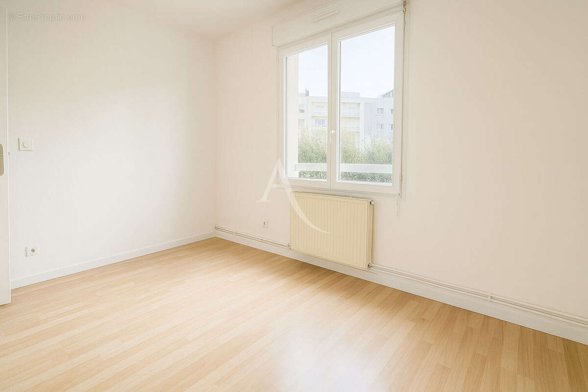 Maison à SAINT-THIBAULT-DES-VIGNES