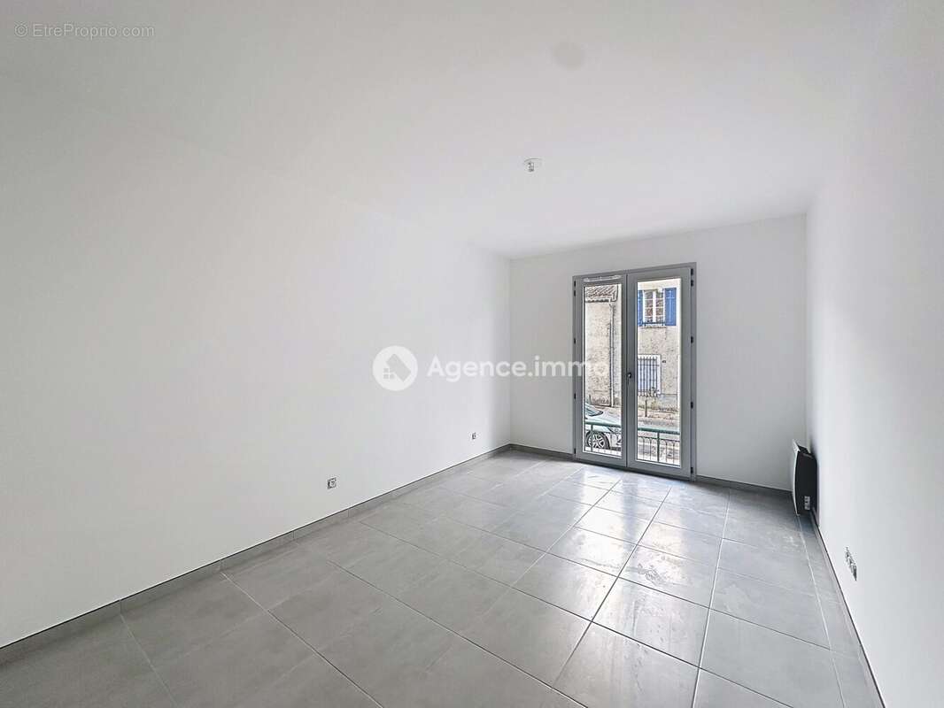 Appartement à FLASSANS-SUR-ISSOLE