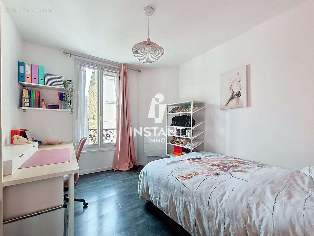 Chambre 1 - Appartement à ALFORTVILLE