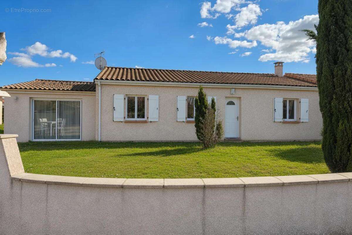 Maison à LAGRAVE