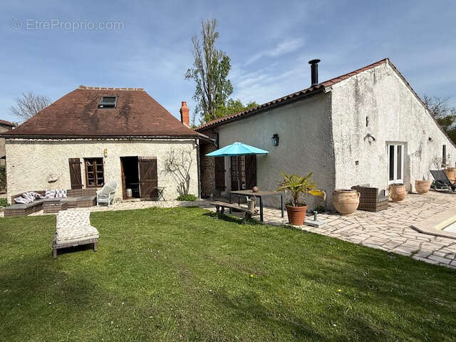 Maison à BELLENAVES