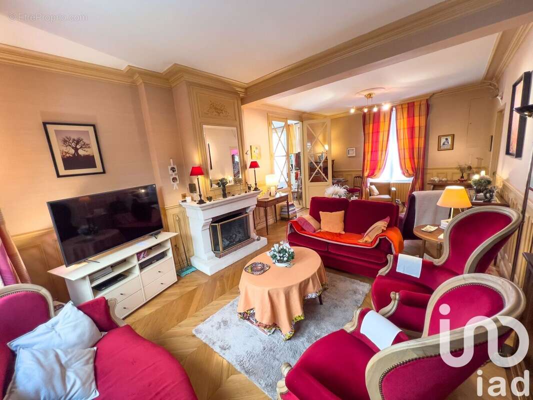 Maison 280 m² à Vert-Toulon  - photo 7