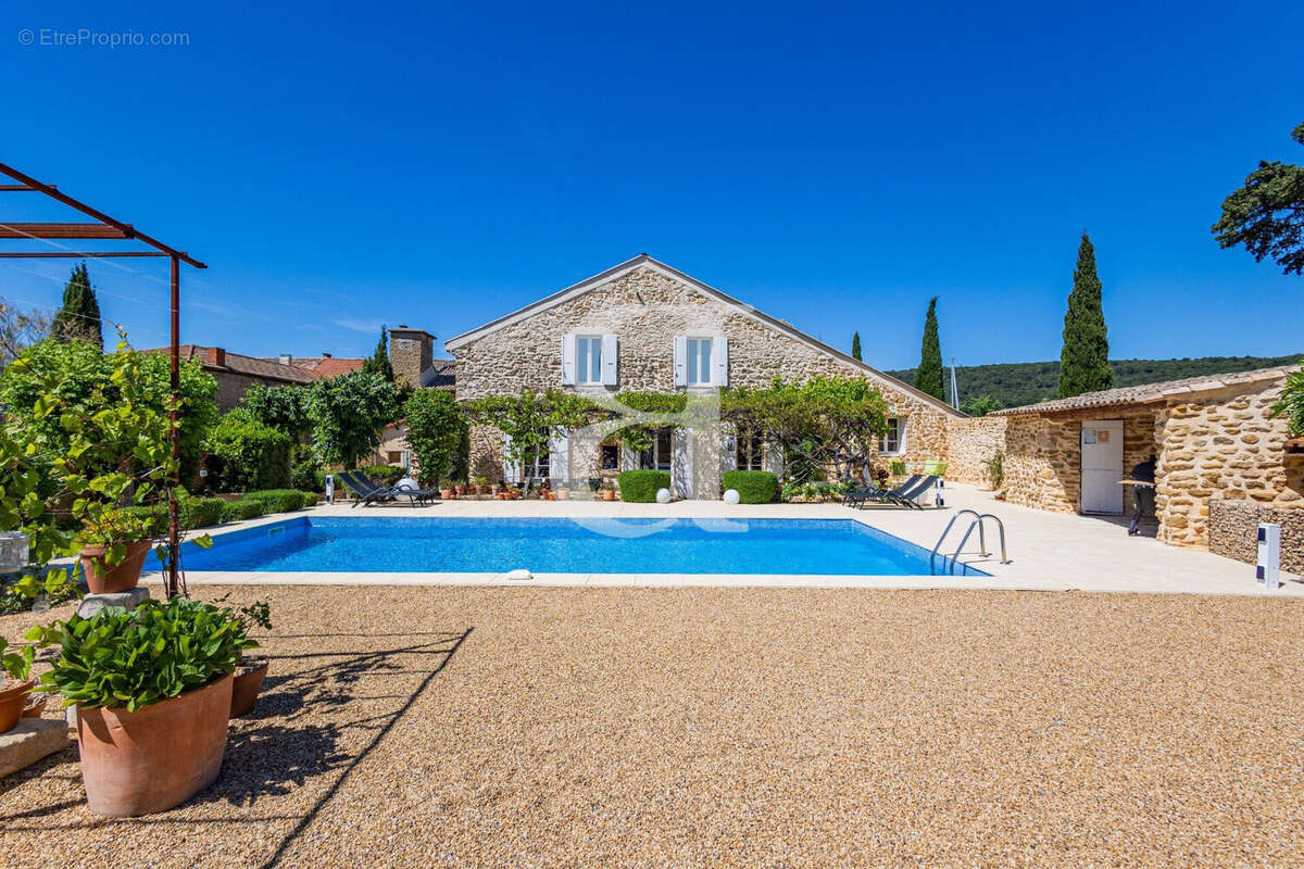 Maison à UCHAUX