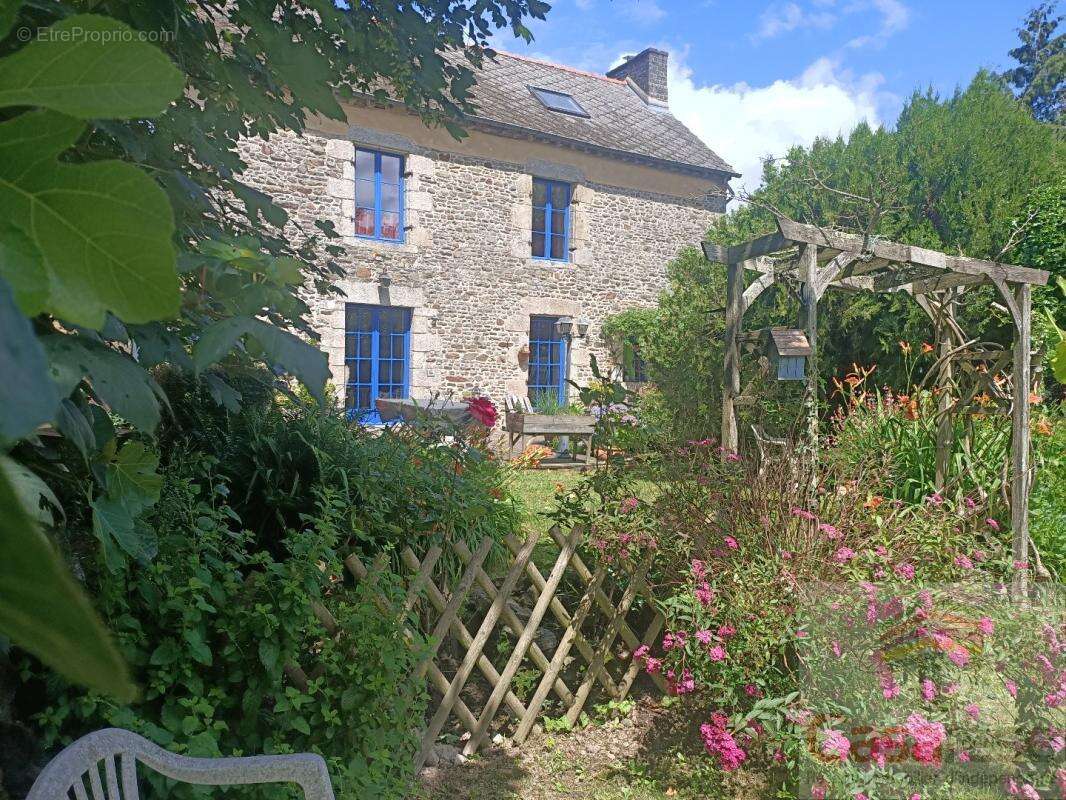 Maison à PLOUASNE