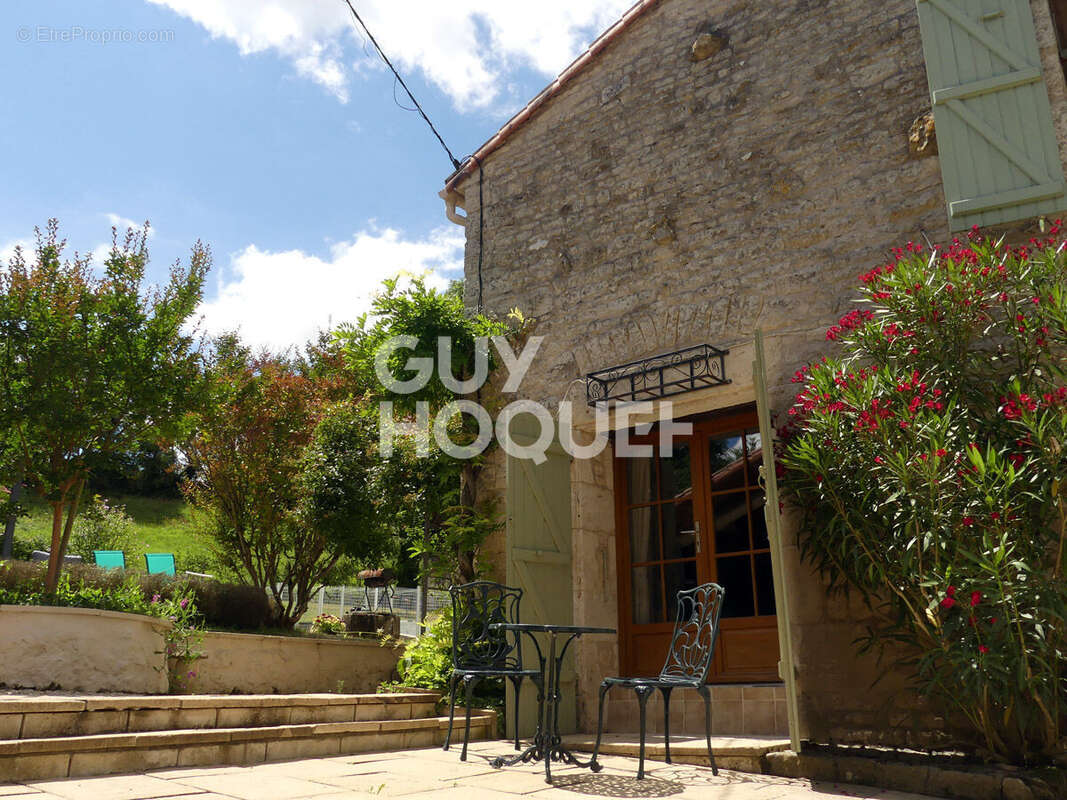 Maison à SAINT-HILAIRE-DES-LOGES