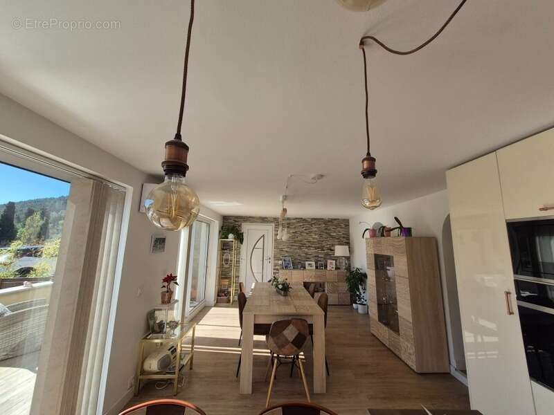 Maison à SOLLIES-TOUCAS