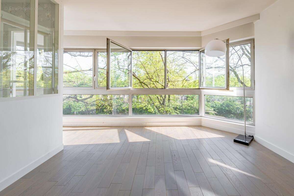 Appartement à PARIS-14E