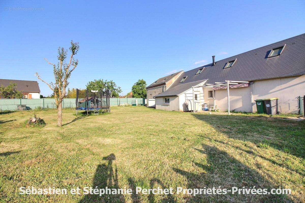 longère de charme en cours de rénovation -157 m² - 6 chambres -Terrain de 1 388 m² - Grand garage de 60 m² - Environnement calme - photo 2