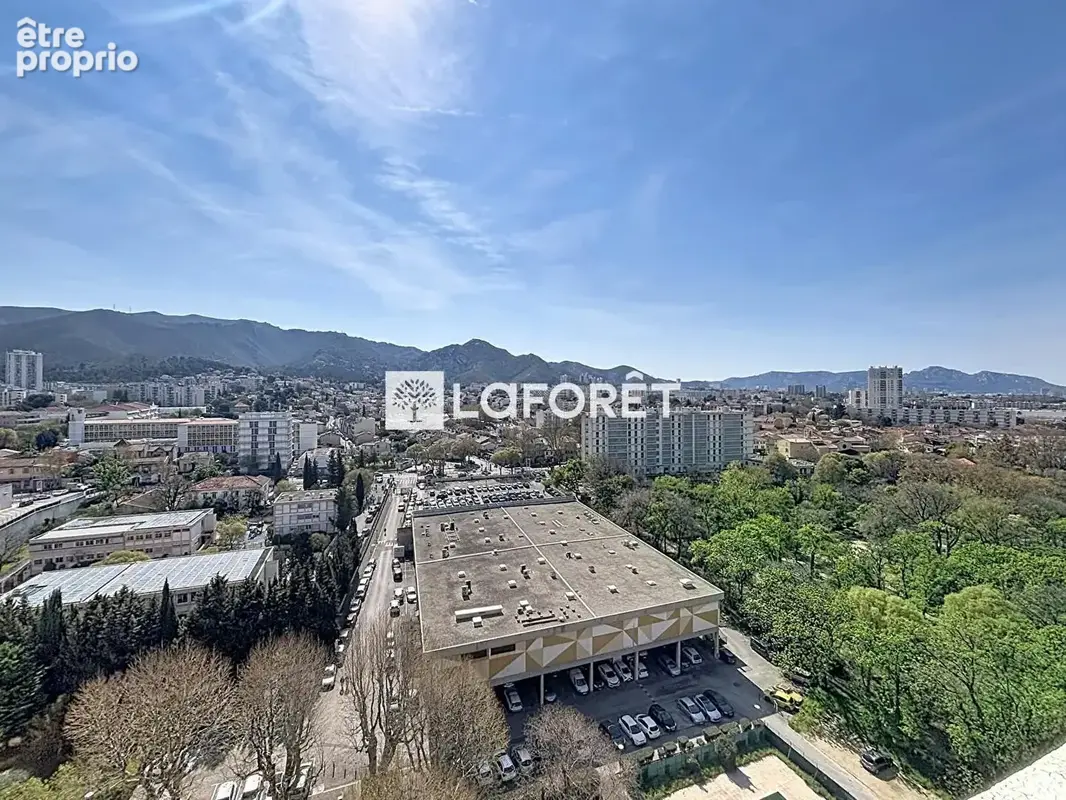 T3 76 m² lumineux - étage élevé avec ascenseur - Piscine- vue dégagée - Marseille 10e - photo 4