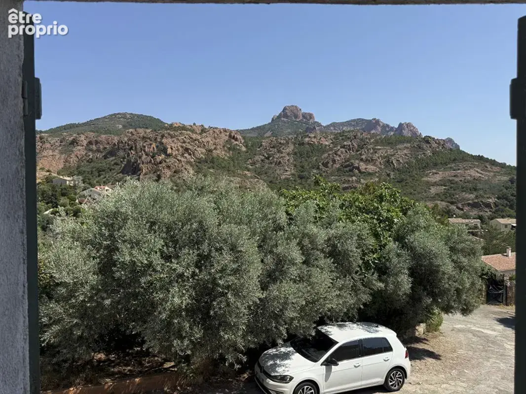 Appartement 81 m² à rénover - Vue dégagée sur l'Esterel et aperçu mer - À 200 mètres de la plage - Petite copropriété, piscine c - photo 7