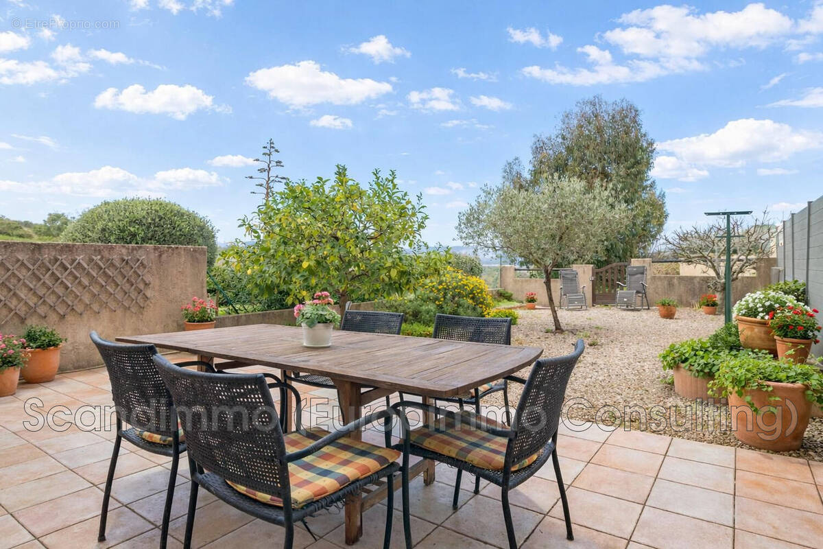 Maison à ROQUEBRUNE-SUR-ARGENS