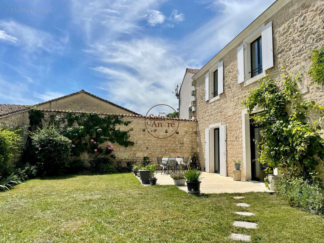 Maison à GOND-PONTOUVRE