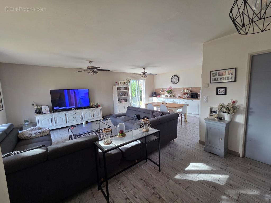 Maison à SAINT-YZAN-DE-SOUDIAC