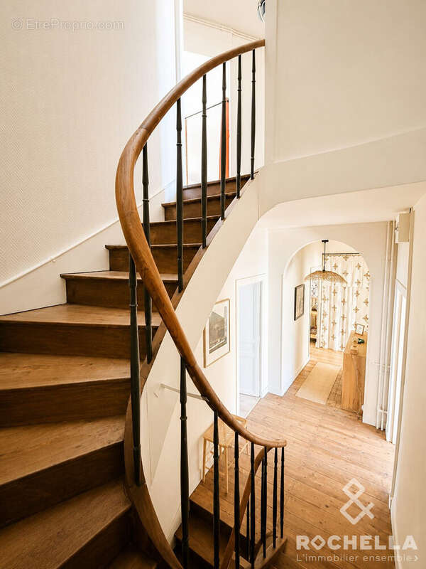 Maison 215 m² à Saint-Jean-D'angely  - photo 8