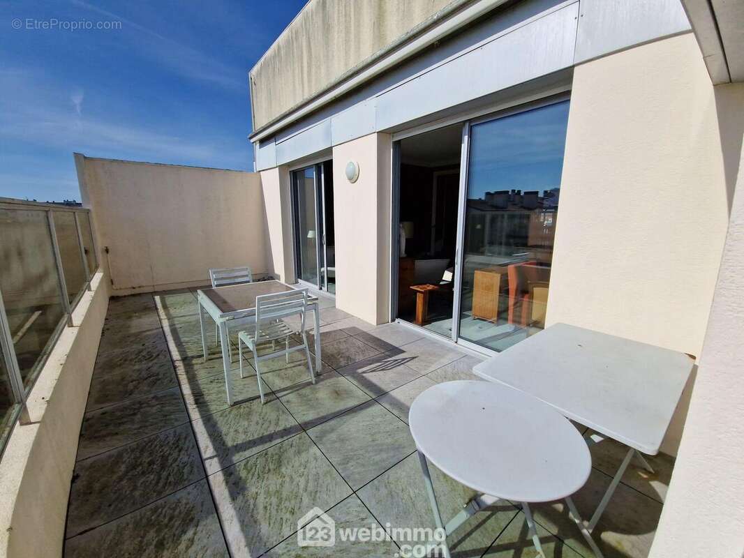 Appartement 237 m² à La Roche-Sur-Yon  - photo 8